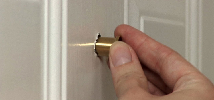 peephole door repair in La Ca